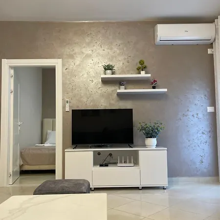 Aura Apartment *